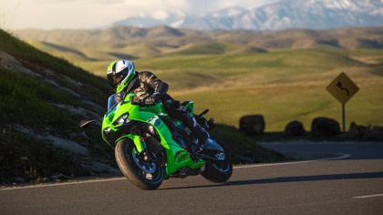 ꕤ 2026 Kawasaki Ninja ZX-6R launched in India at Rs 11.69 lakh