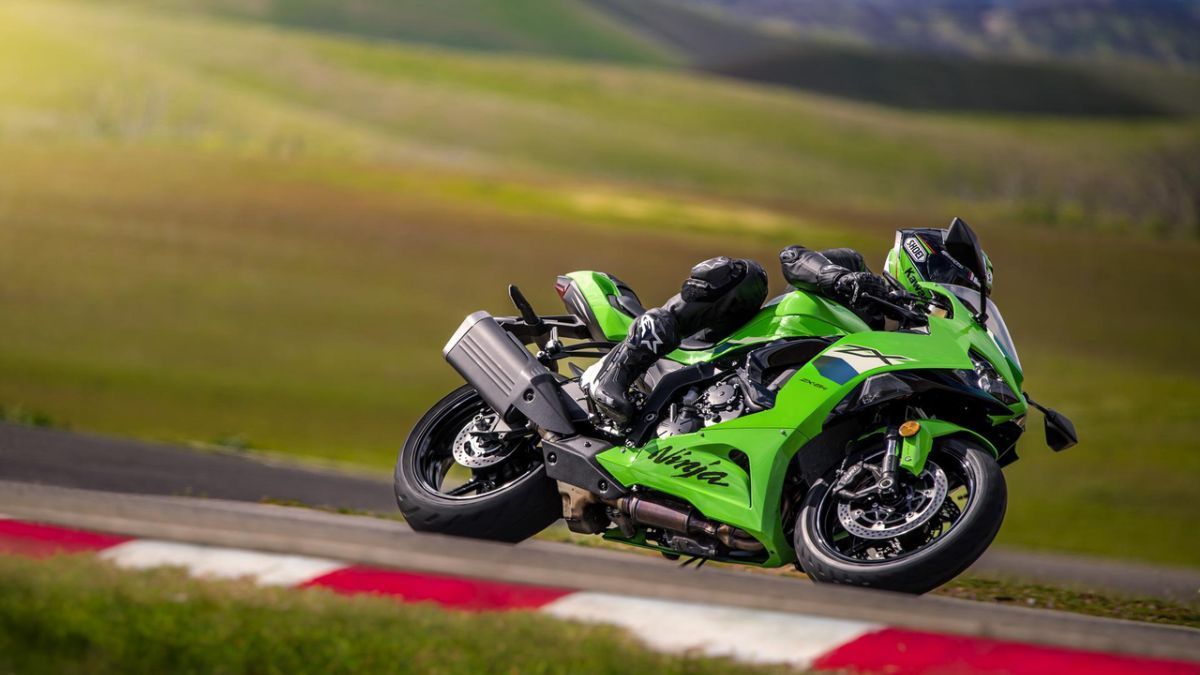 Kawasaki Ninja ZX-6R Price 2026 - Mileage, Colours, Images | BikeDekho