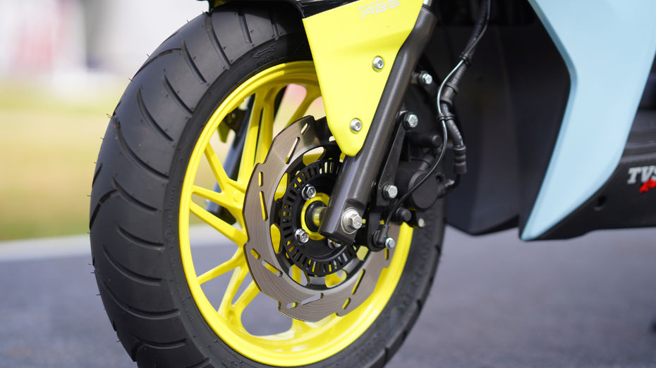TVS Ntorq 150 Features Explained: Most On Any 150cc Scooter TVS Ntorq 150 Features Explained: Most On Any 150cc Scooter