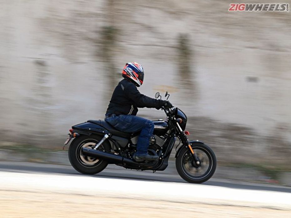 RE Interceptor 650 vs H-D Street 750