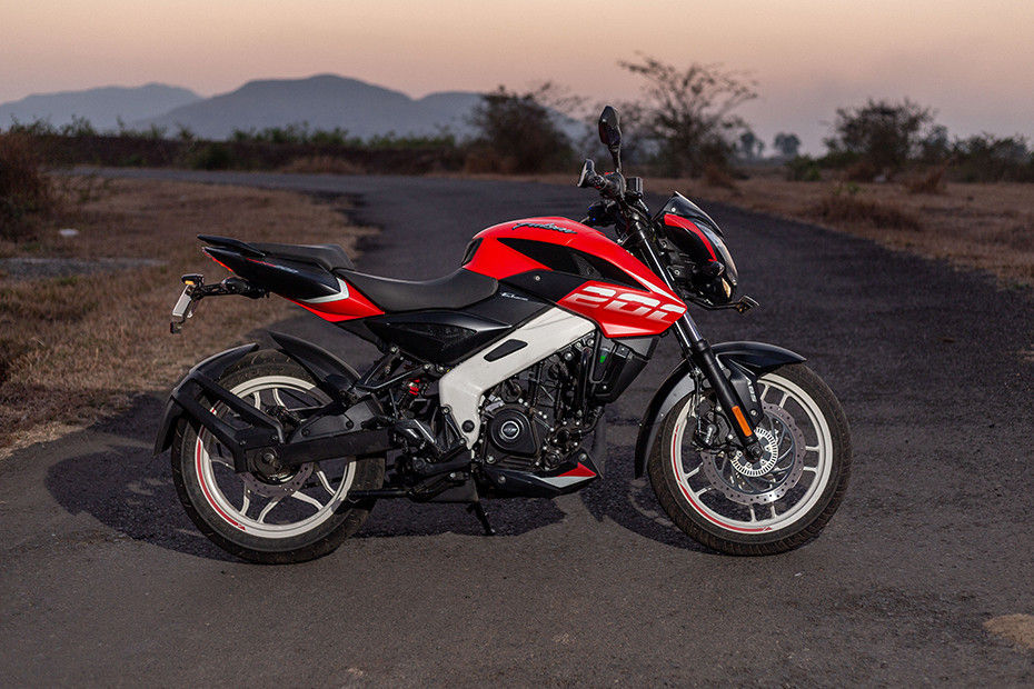 Right Side View of Pulsar NS200