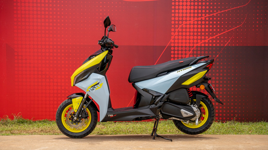 TVS Ntorq 150 Floorboard Space