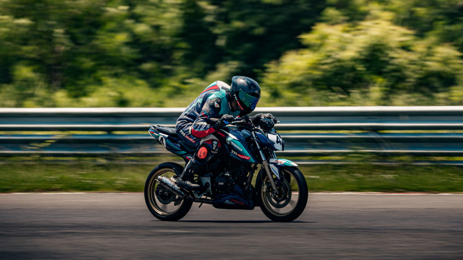 Race-spec TVS Apache RTR 200 4V 