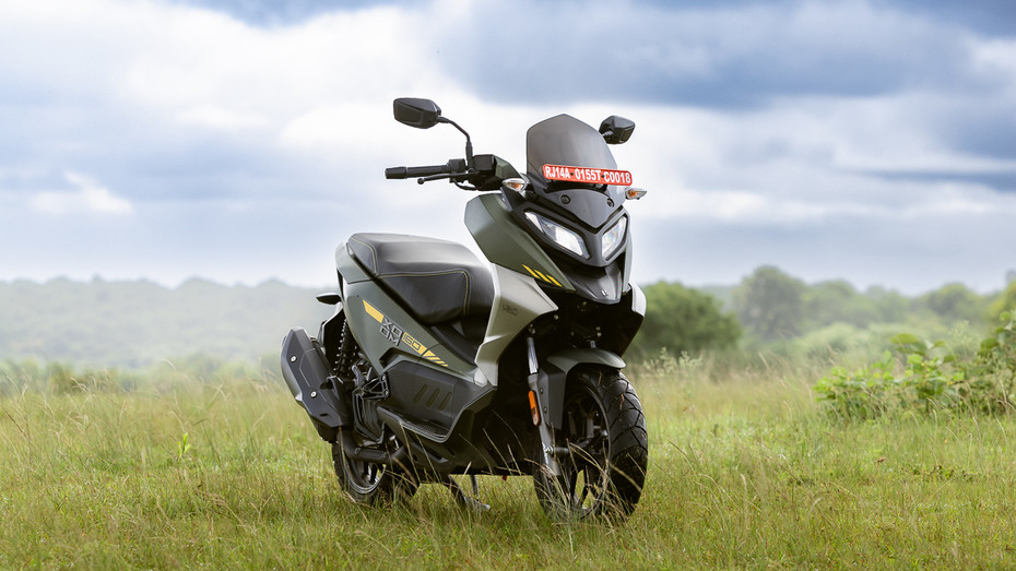 Hero Xoom 160 Front Three Fourth