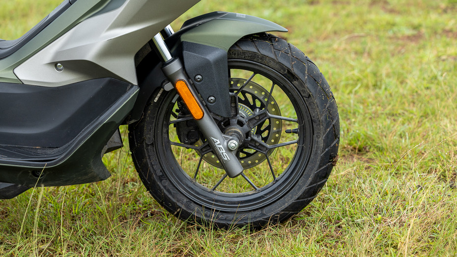 Hero Xoom 160 Wheels