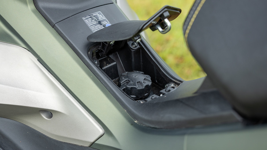 Hero Xoom 160 Floorboard