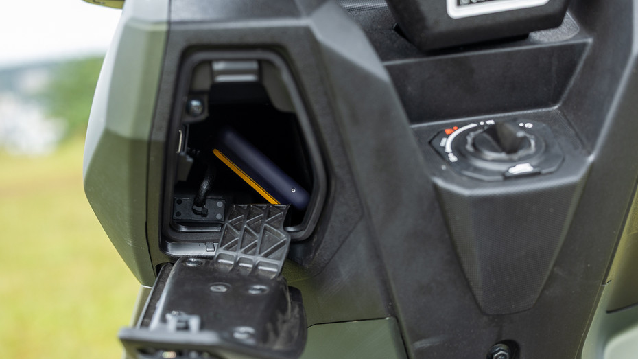 Hero Xoom 160 Cubby Hole