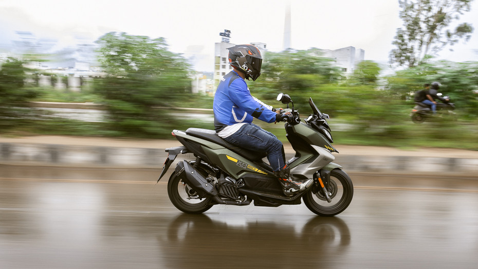 Hero Xoom 160 Riding In Rain