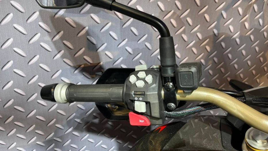 TVS Apache RTX 300 Switchgear TVS Apache RTX 300 Switchgear