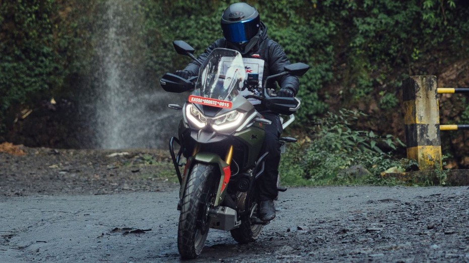 TVS Apache RTX 300 Riding Posture TVS Apache RTX 300 Riding Posture