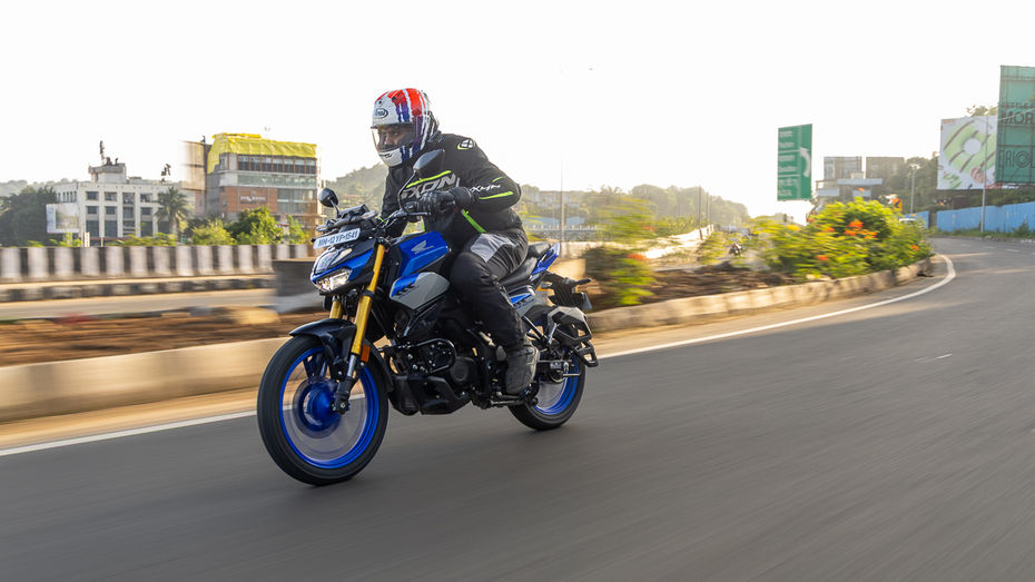 Honda CB125 Hornet Handling