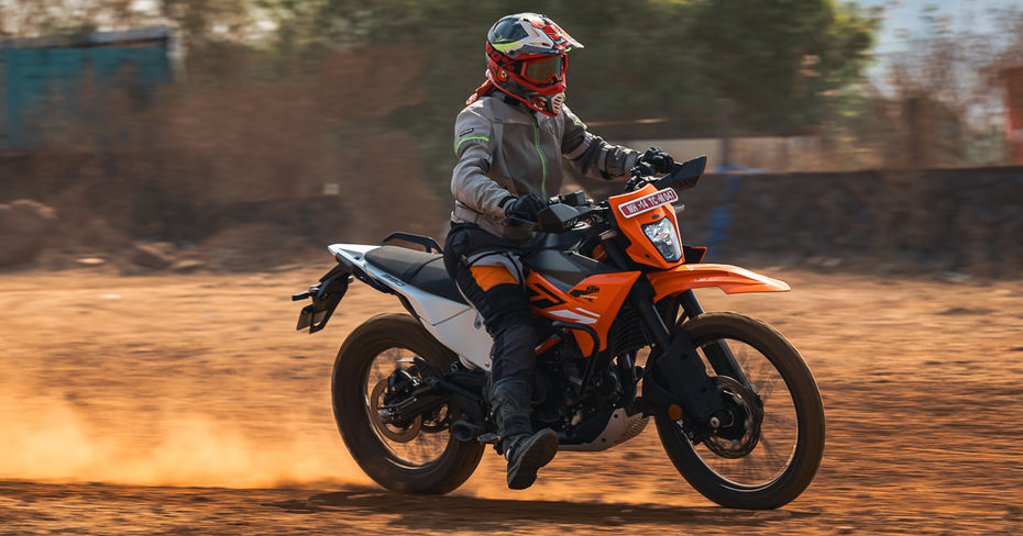 KTM 390 Enduro Riding In the Dirt