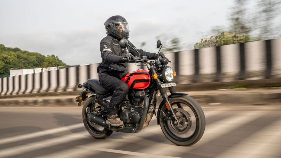 Royal Enfield Hunter 350 City Riding Royal Enfield Hunter 350 City Riding