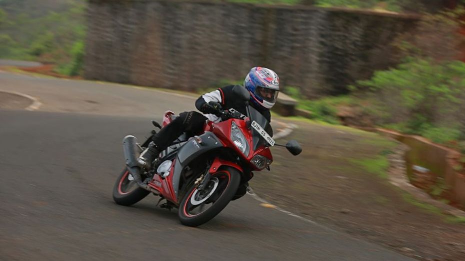 Yamaha R15 V2