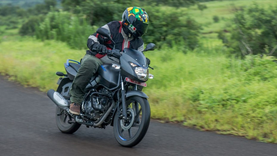 Bajaj Pulsar 125 Cornering