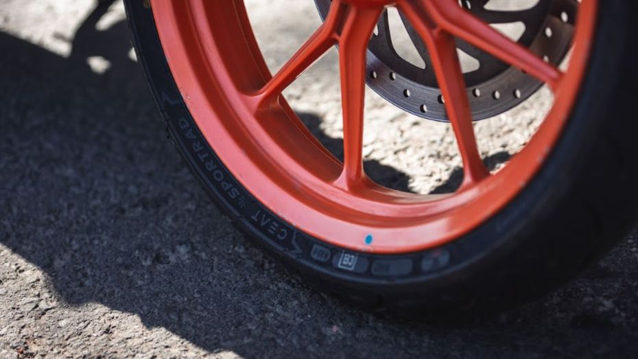 KTM 390 Duke Tyres