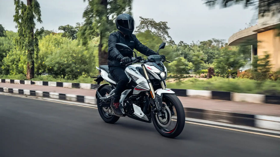 Bajaj Pulsar N160 Riding Shot Bajaj Pulsar N160 Riding Shot