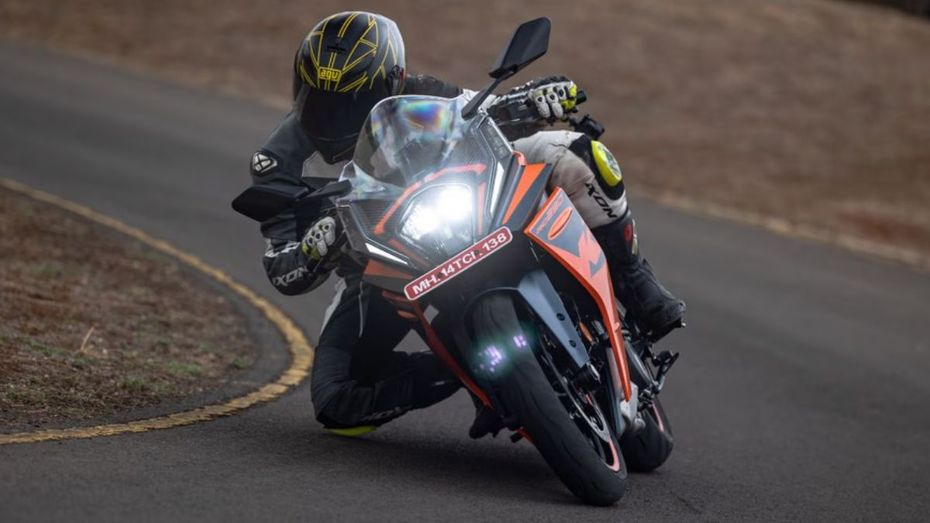 KTM RC390 Cornering