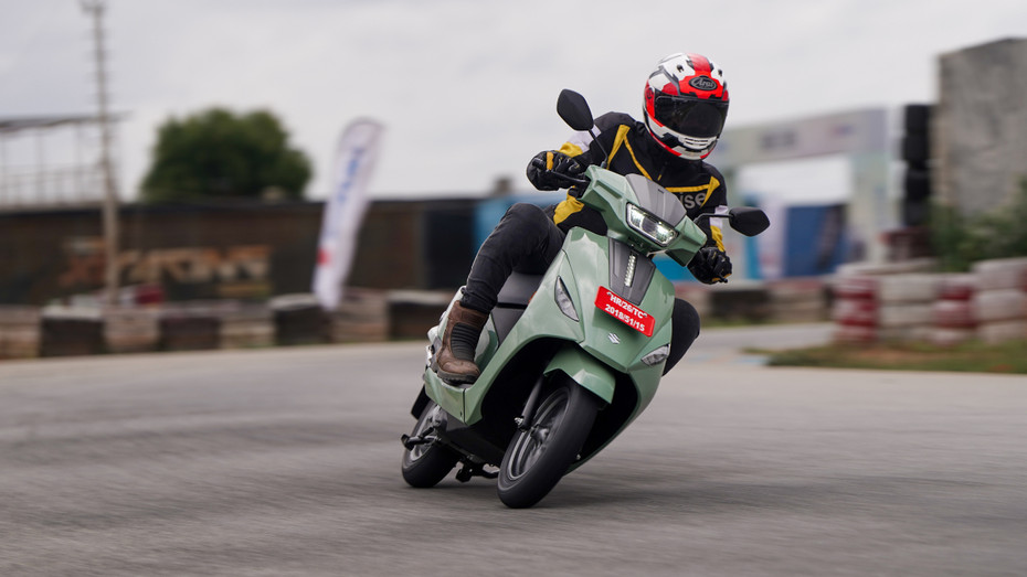 Suzuki e-Access Cornering Shot
