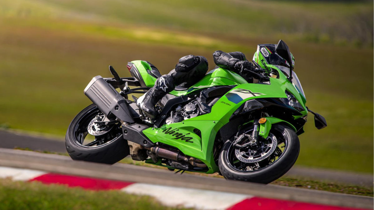Kawasaki Ninja ZX-6R vs Z900: Image Comparison | BikeDekho
