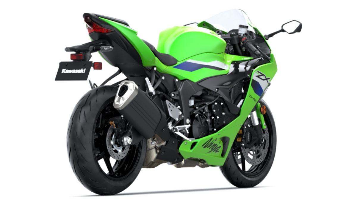 Kawasaki Ninja ZX-6R vs Z900: Image Comparison | BikeDekho