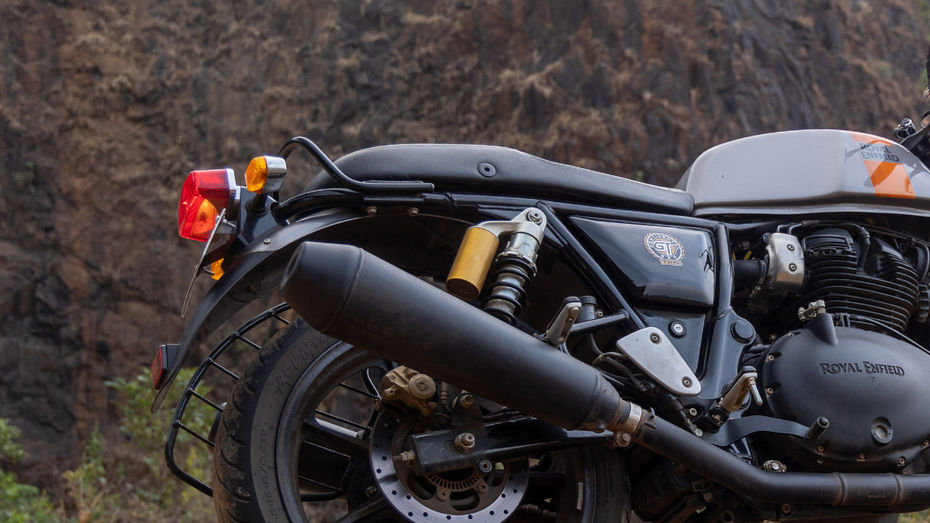 Continental GT 650 vs Thruxton 400