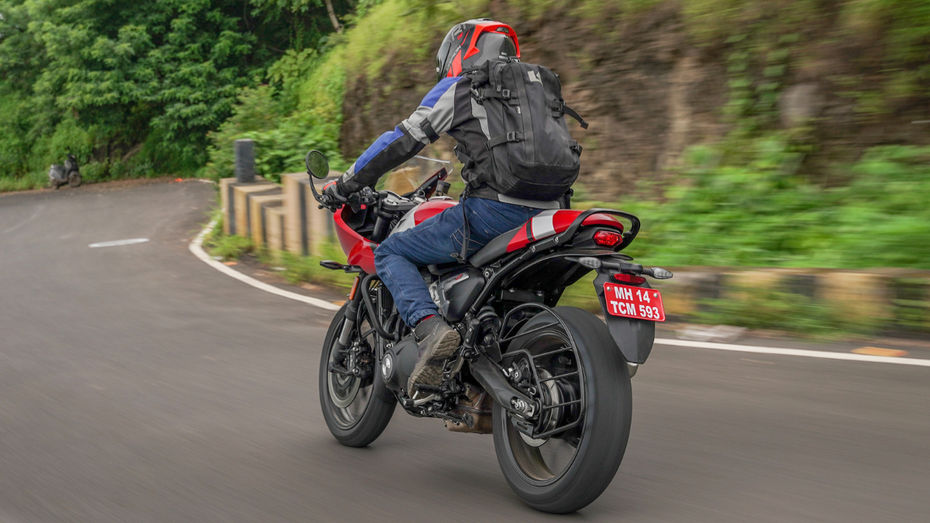Continental GT 650 vs Thruxton 400