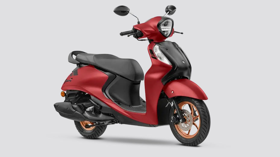 Yamaha Recalls 3.06 Lakh Fascino 125 & RayZR Scooters Over Brake Issue
