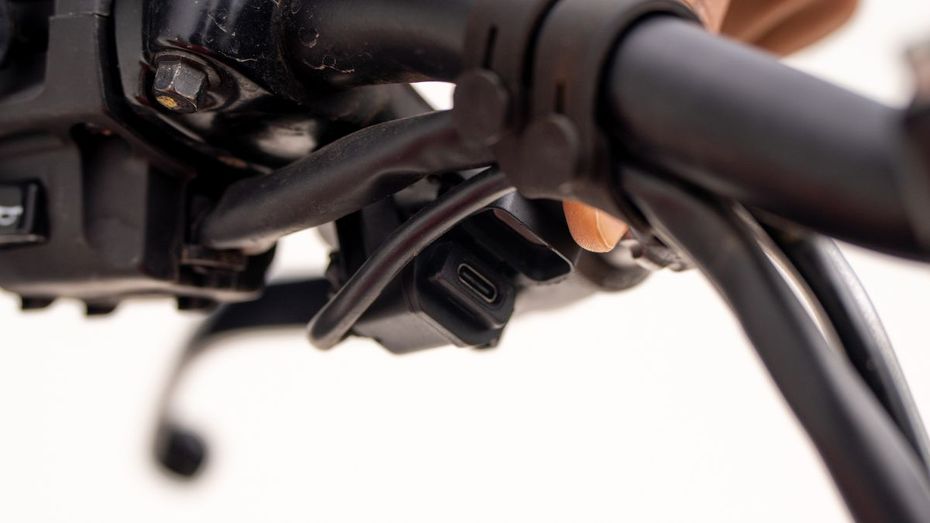 Royal Enfield Hunter 350 Charging port