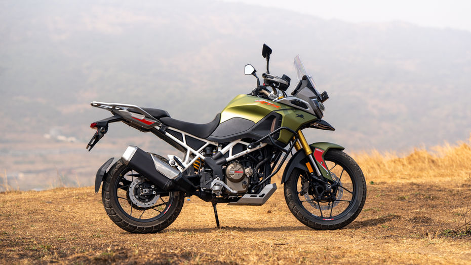 TVS Apache RTX 300 vs Ultraviolette X47 Crossover TVS Apache RTX 300 vs Ultraviolette X47 Crossover