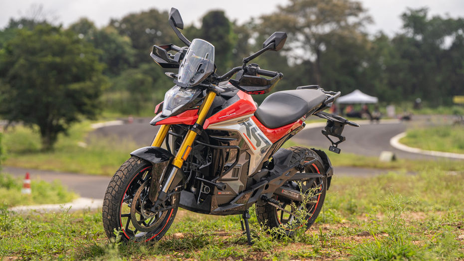 TVS Apache RTX 300 vs Ultraviolette X47 Crossover TVS Apache RTX 300 vs Ultraviolette X47 Crossover