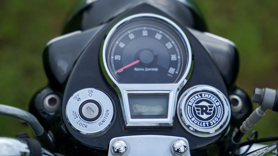 RE Bullet 350 vs Triumph T400