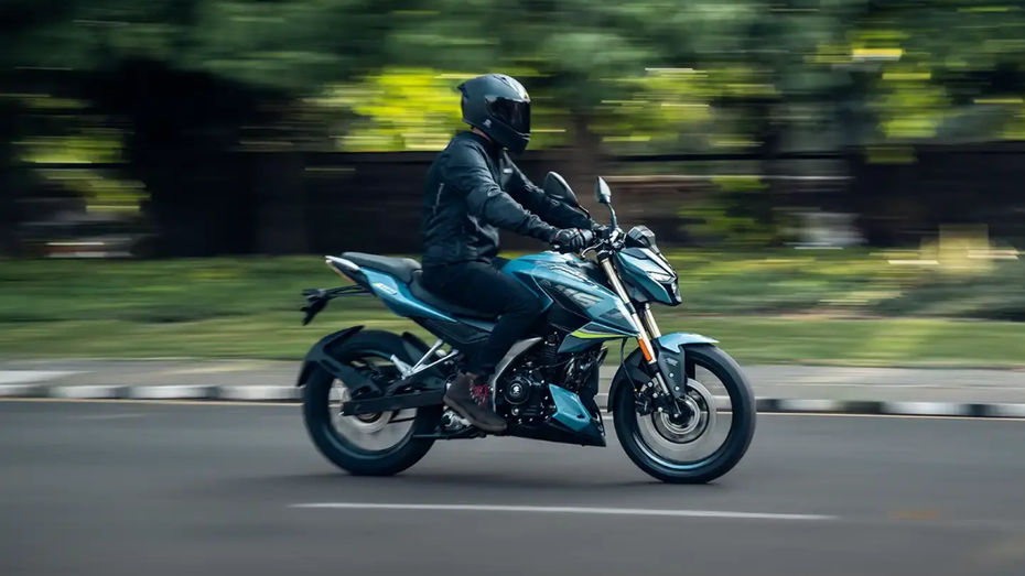 Bajaj Pulsar N160 Riding Posture Bajaj Pulsar N160 Riding Posture