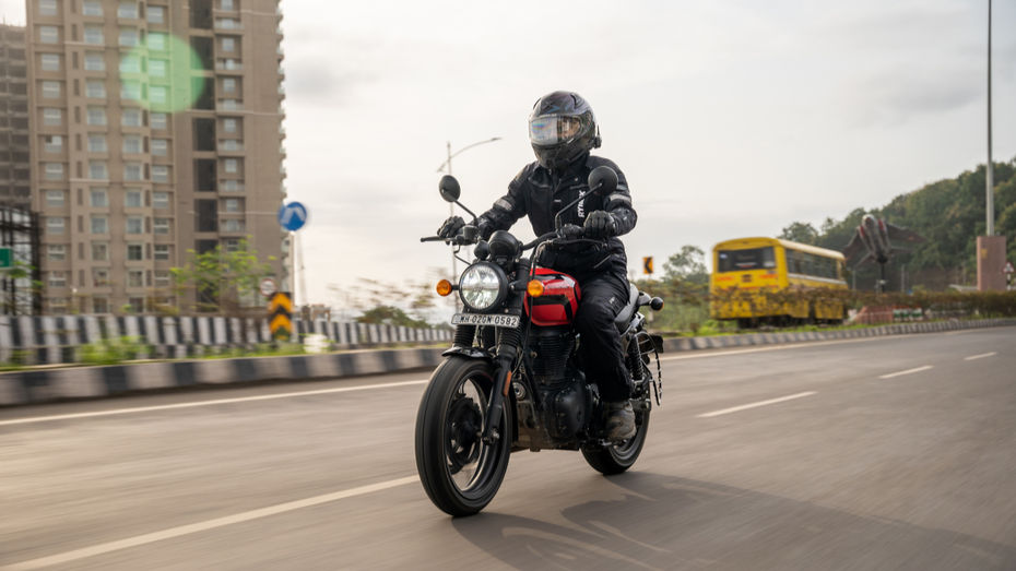 Bonneville 400 vs Hunter 350