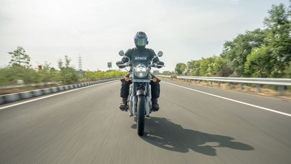 Royal Enfield Bullet 650 Front Riding Shot Royal Enfield Bullet 650 Front Riding Shot