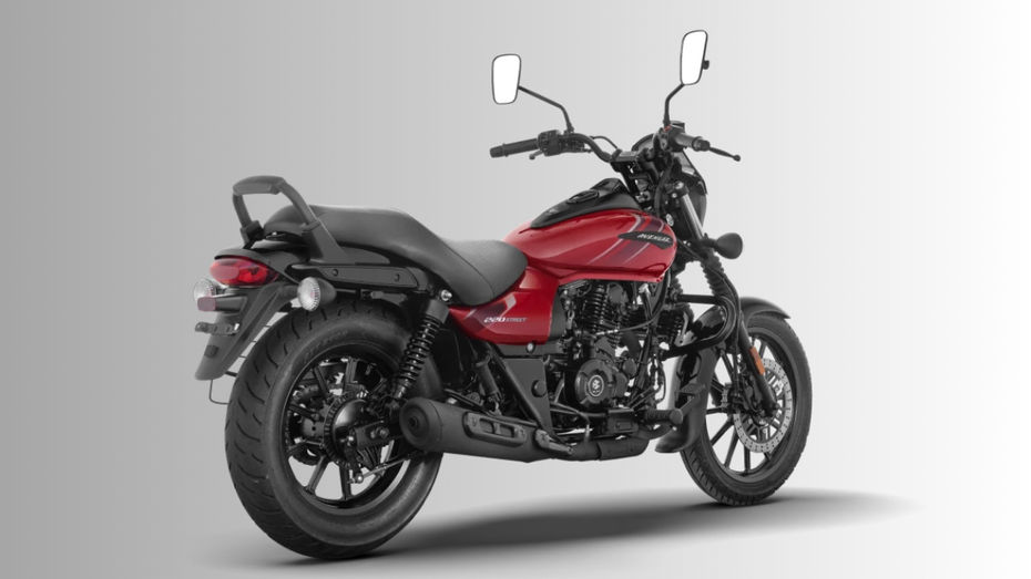 Bajaj Avenger 220 Street
