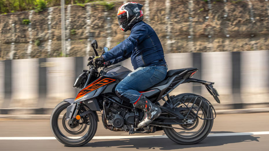 KTM vs tvs 