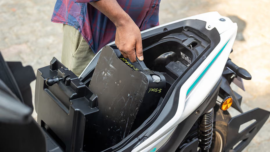 Yamaha Aerox-E Range & Practicality Yamaha Aerox-E Range & Practicality