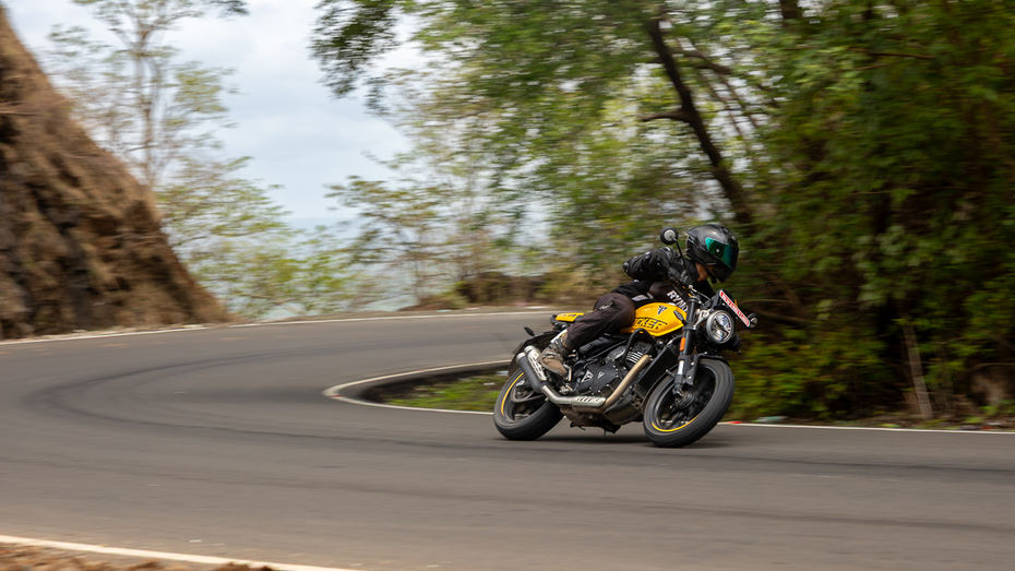 Triumph Tracker 400 Cornering