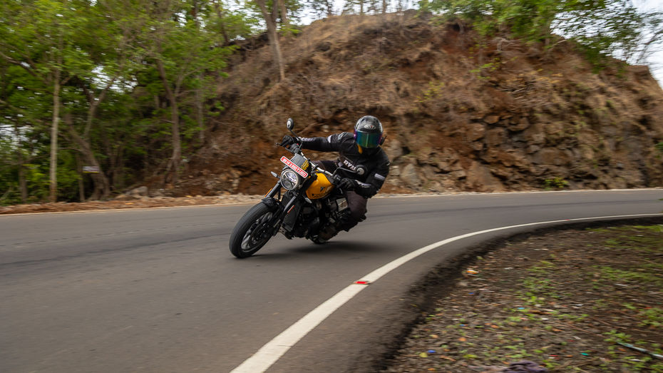 Triumph Tracker 400 Cornering
