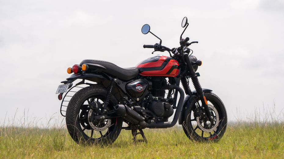 Bajaj Avenger Street 220 vs Royal Enfield Hunter 350