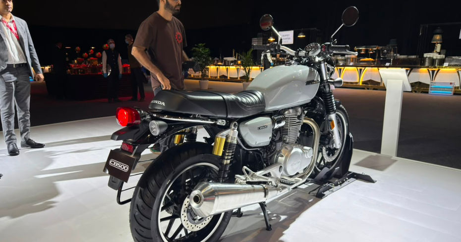 Honda CB 500 vs RE Classic 500 Honda CB 500 vs RE Classic 500