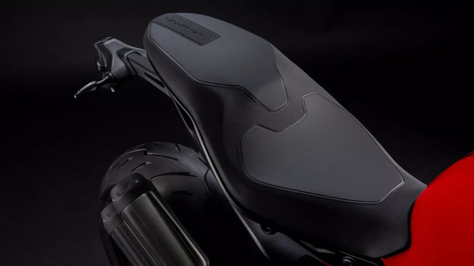 2026 Ducati Monster Riding Posture 2026 Ducati Monster Riding Posture
