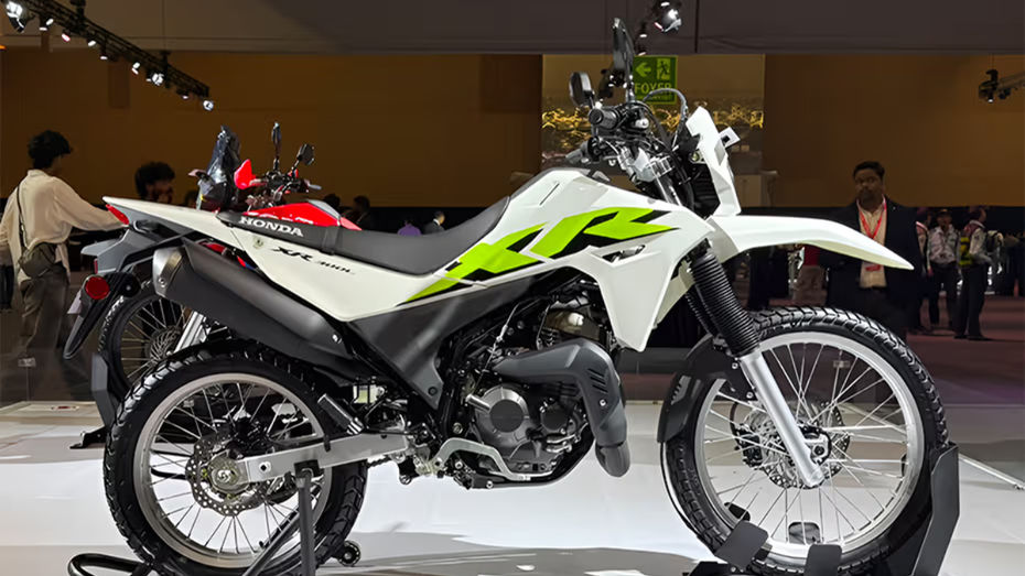 Honda XR 300L Vs Yamaha R15 V4 Honda XR 300L Vs Yamaha R15 V4