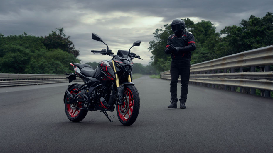 Bajaj Pulsar N160 SS Single-Seat Variant 