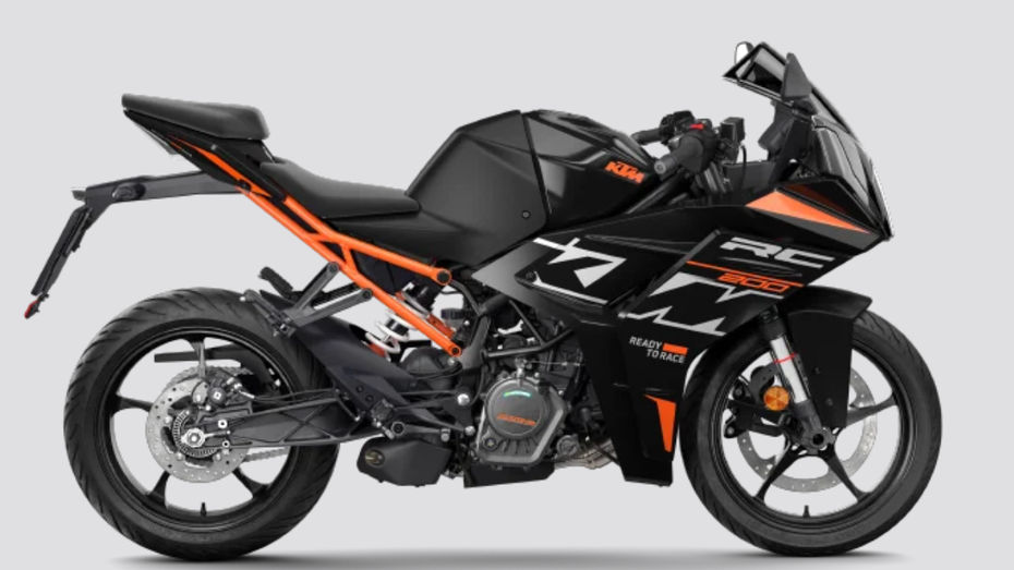Yamaha R2 vs KTM RC 200 Yamaha R2 vs KTM RC 200