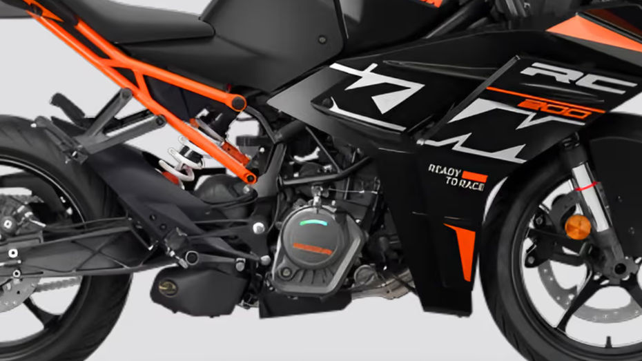 Yamaha R2 vs KTM RC 200 Yamaha R2 vs KTM RC 200