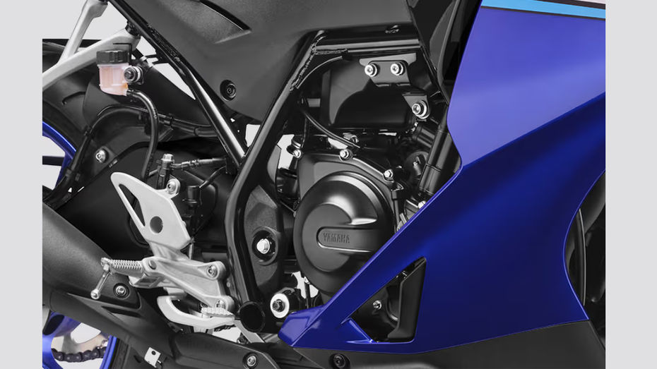 Yamaha R2 vs &nbsp;Hero Karizma XMR&nbsp;