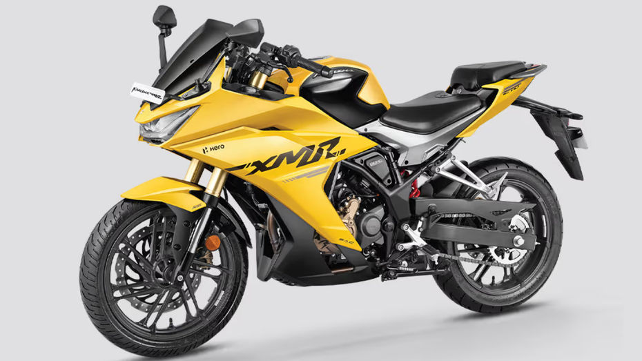 Yamaha R2 vs &nbsp;Hero Karizma XMR&nbsp;