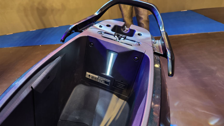 BGauss C12 MaxR boot light